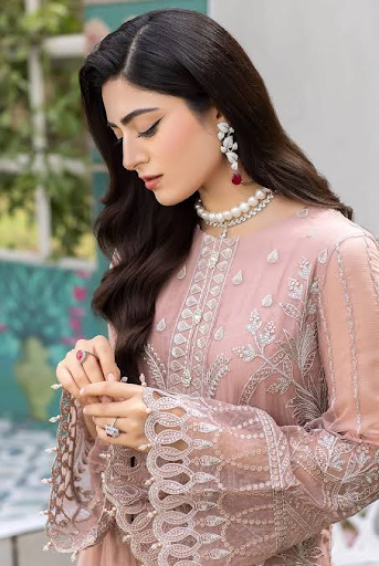 Pakistani womens clothes